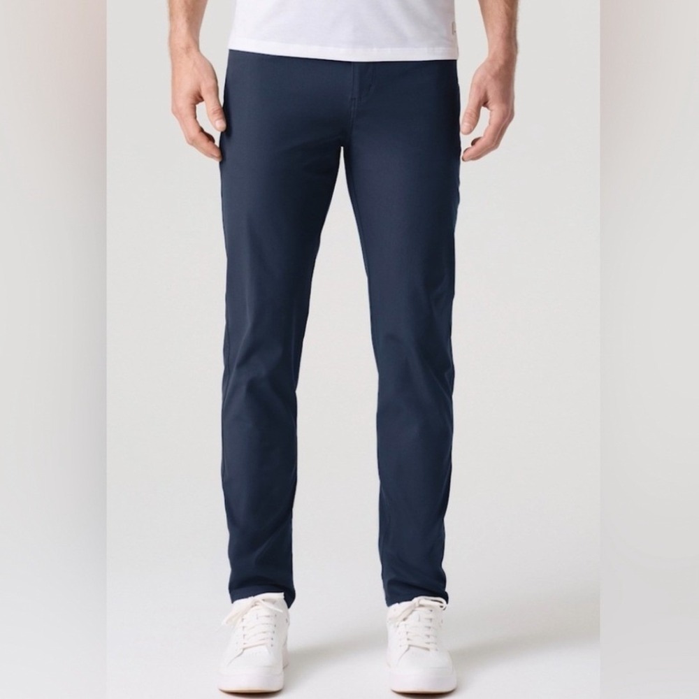 Vuori Meta Pants Mens 30 Navy Blue Excellent Slim Tapered Chino Performance